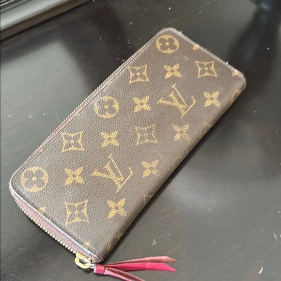 Louis Vuitton Brown Monogram Wallet Iconic Design - Picture 1 of 4